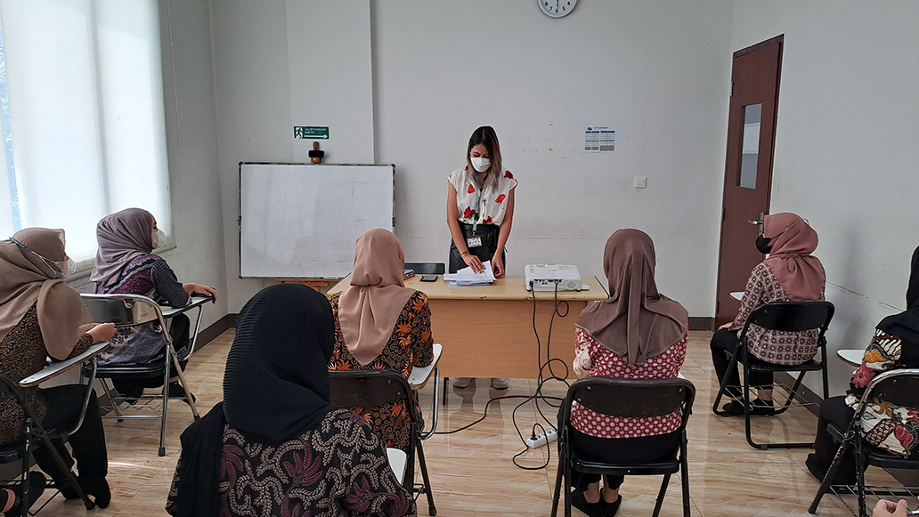 Sesi kelas dengan orang Jepang asli